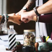 Kunden gewinnen mit 4 psychologischen Hacks