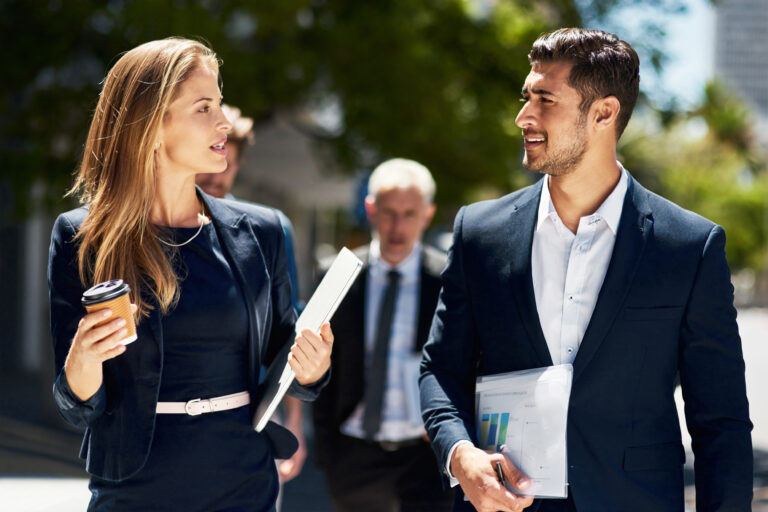 Unterhaltung zwei Business Personen