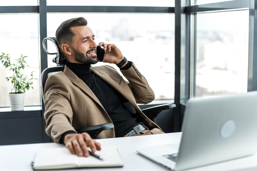 Businessman Anruf über das Handy